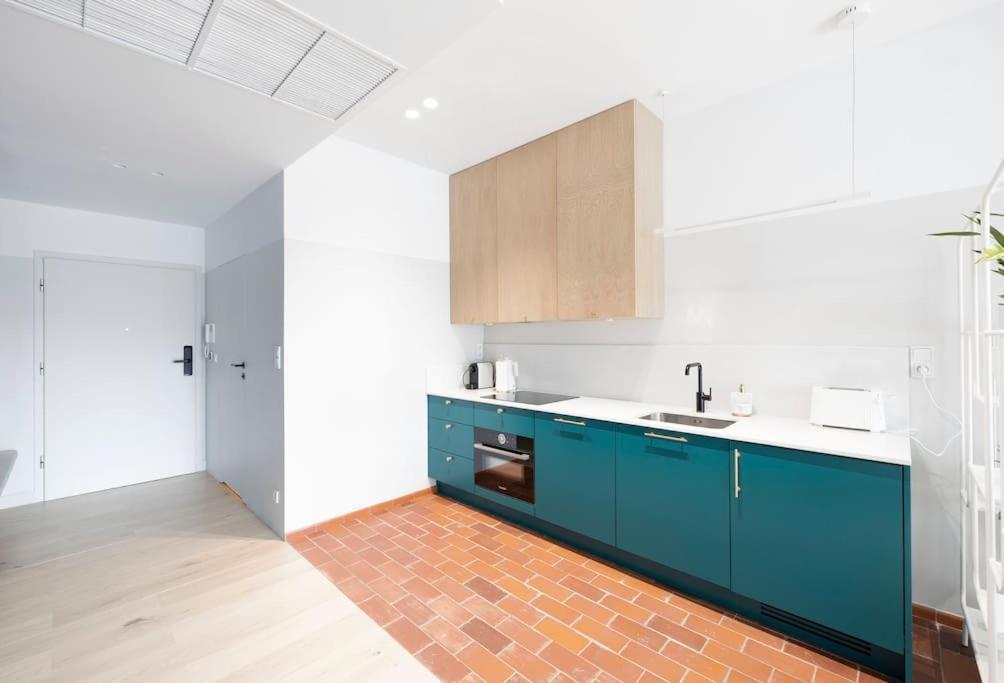 Blue - Hanza Tower Apartment