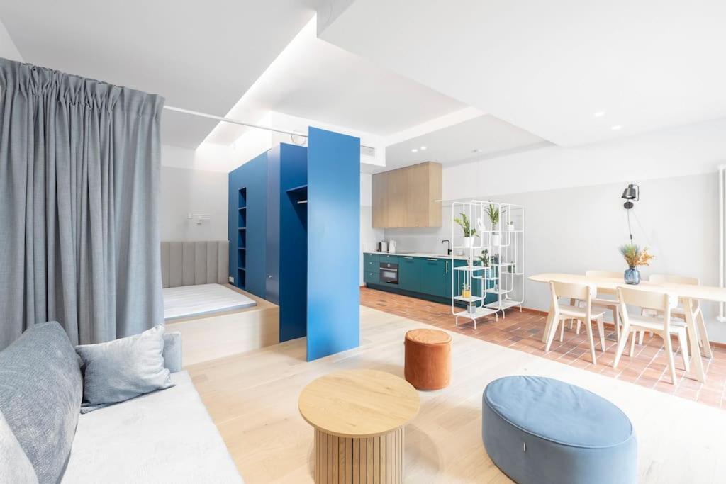 Blue - Hanza Tower Apartment